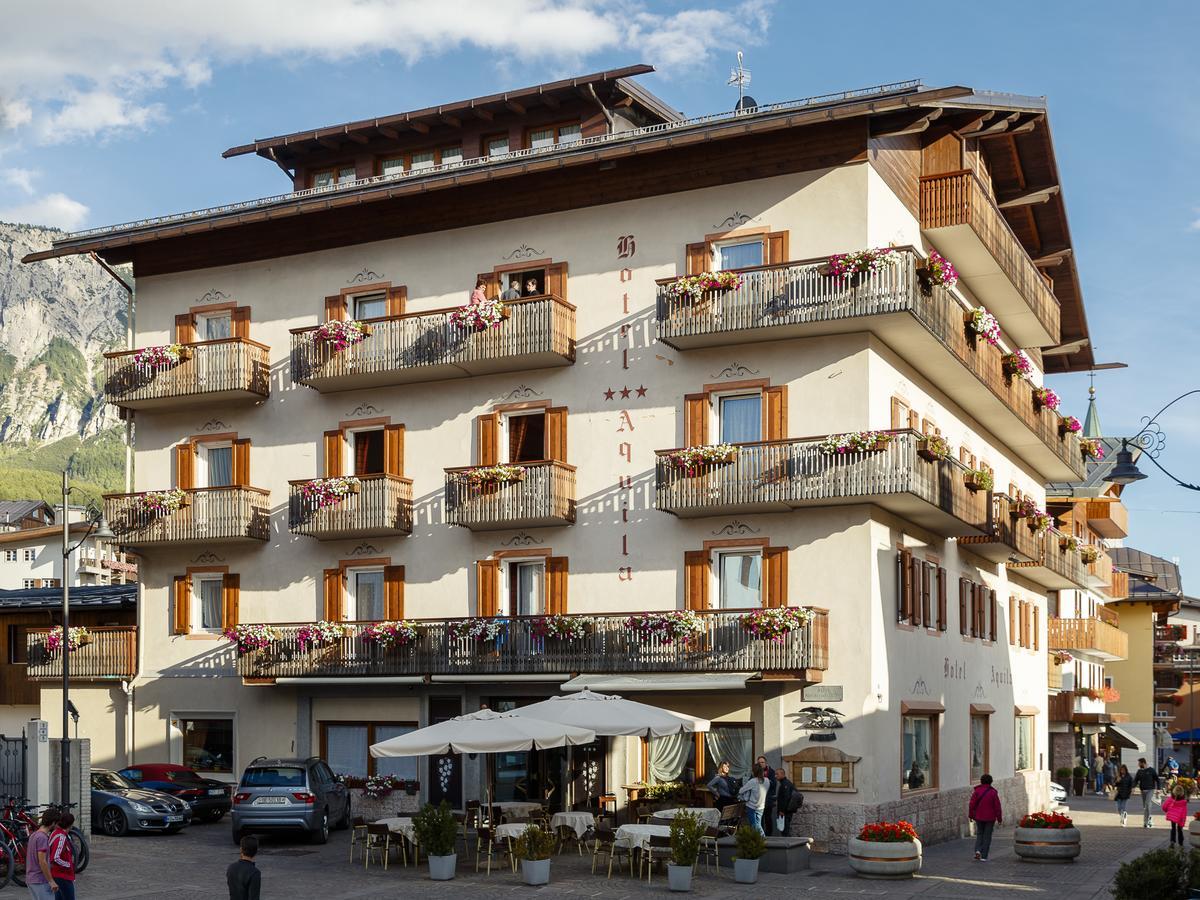 Hotel Aquila Cortina dʼAmpezzo Exteriör bild